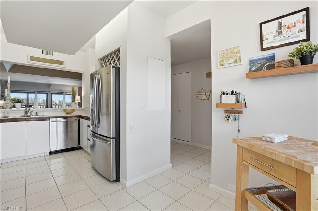 309 La Peninsula BLVD 309-15