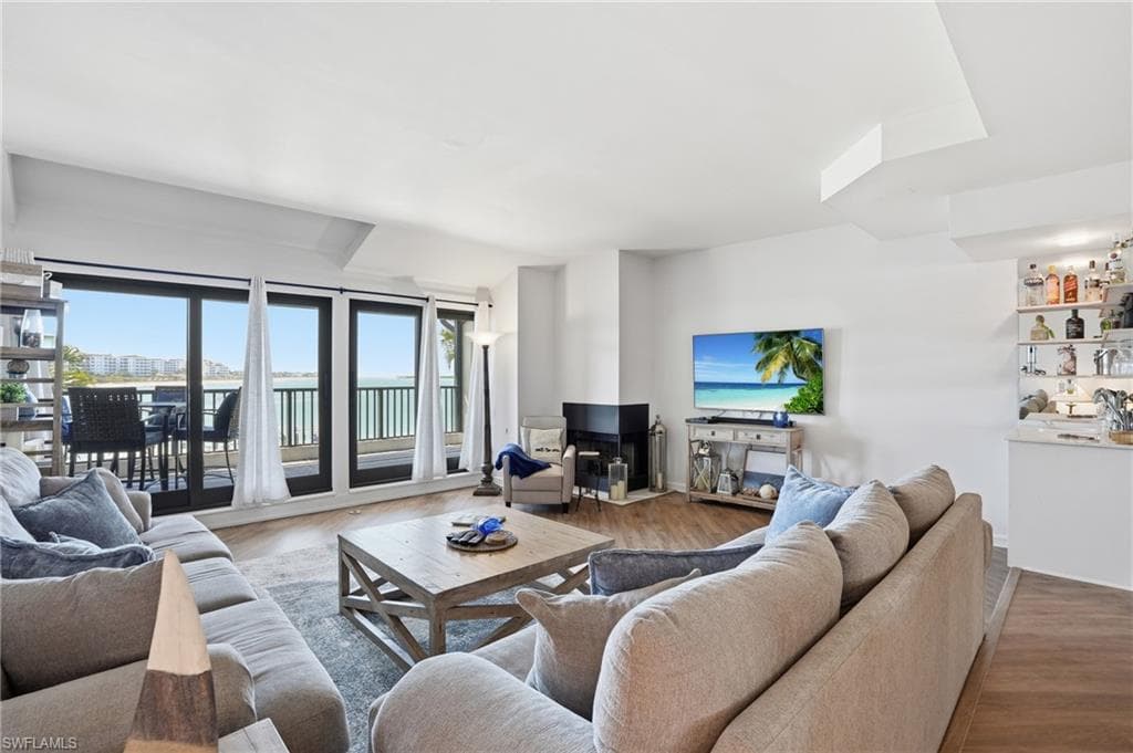 309 La Peninsula BLVD 309-11