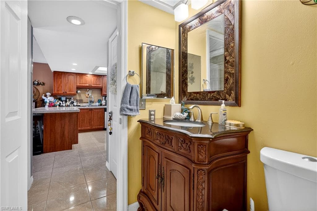 123 SW 47th TER 102-27