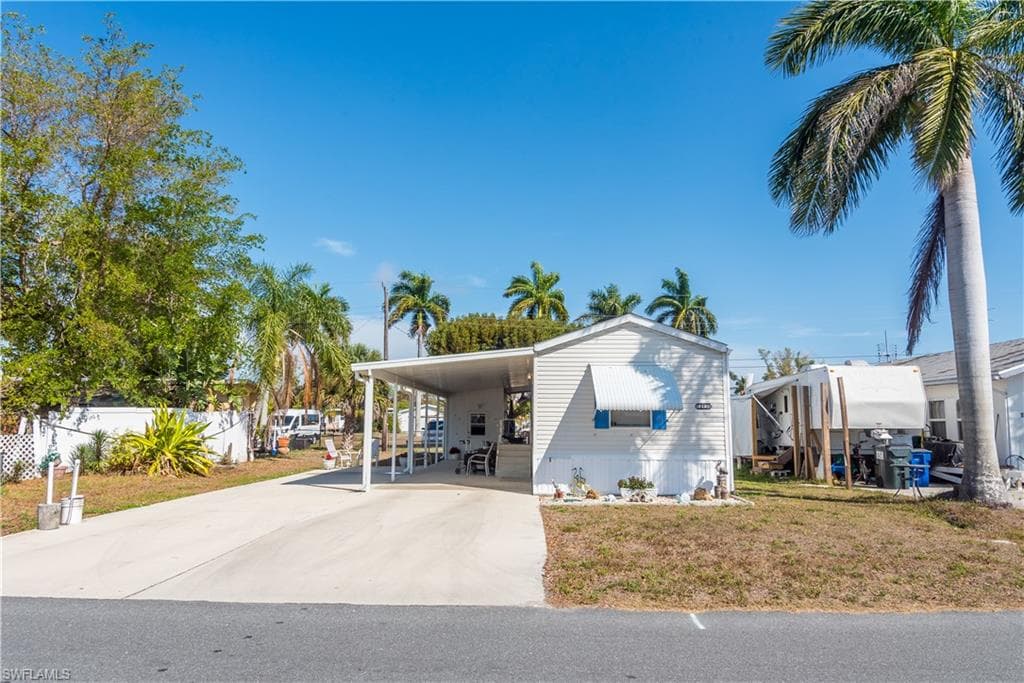 12130 Palm DR-4