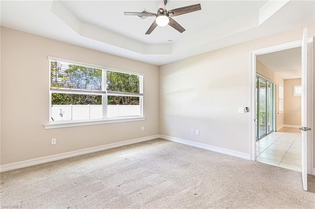 3028 Royal Gardens AVE-23