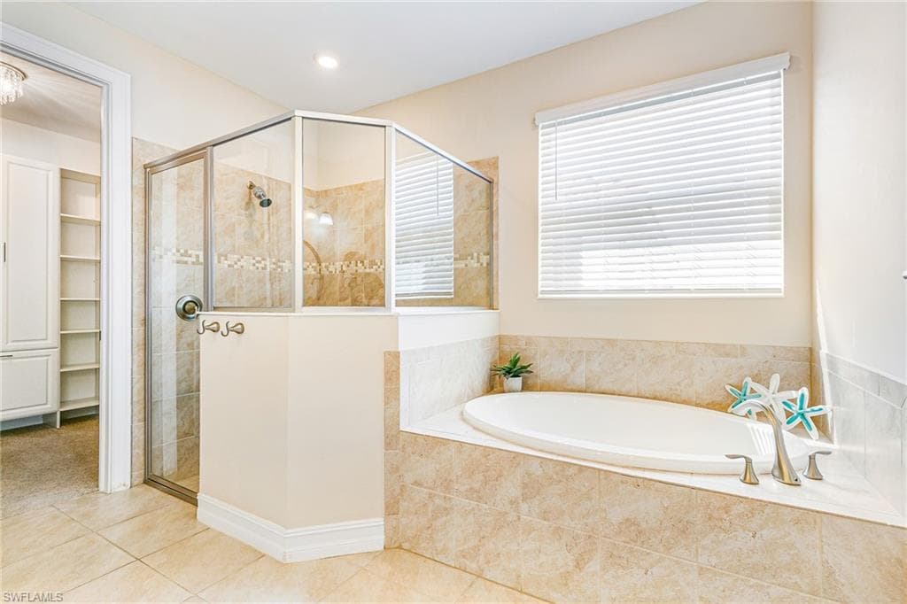 3028 Royal Gardens AVE-26