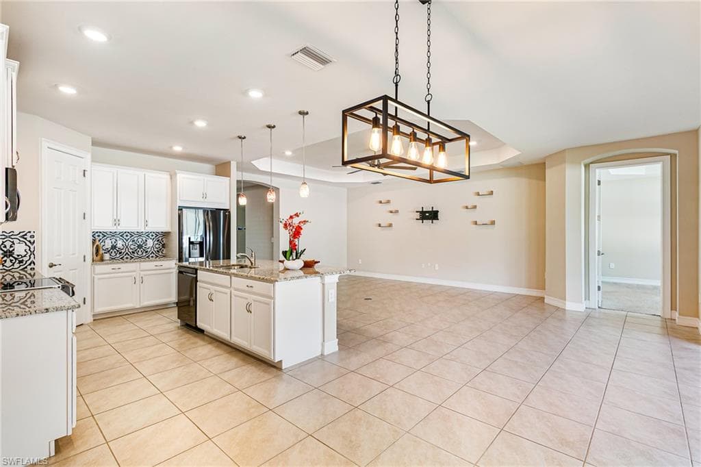 3028 Royal Gardens AVE-10