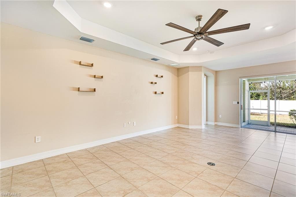 3028 Royal Gardens AVE-33