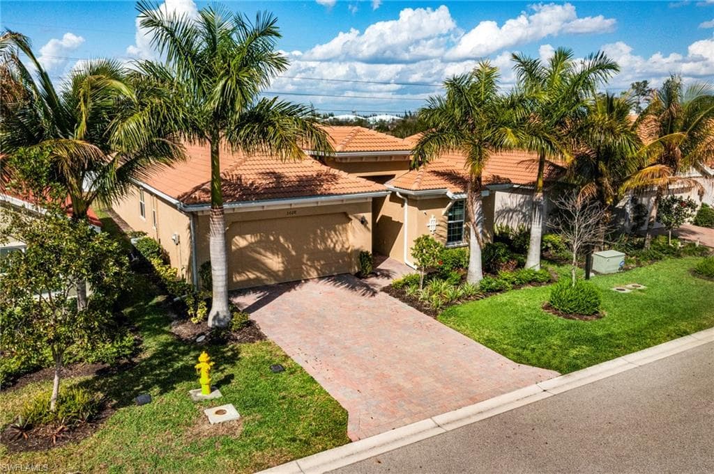 3028 Royal Gardens AVE-41