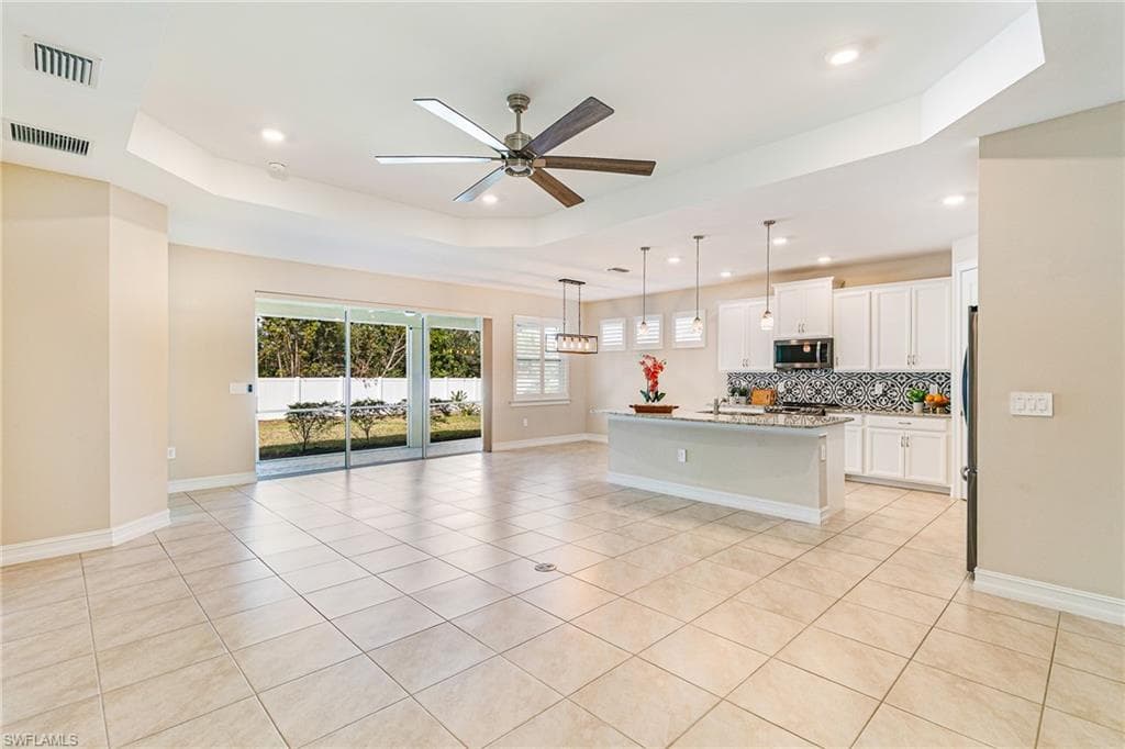 3028 Royal Gardens AVE-37
