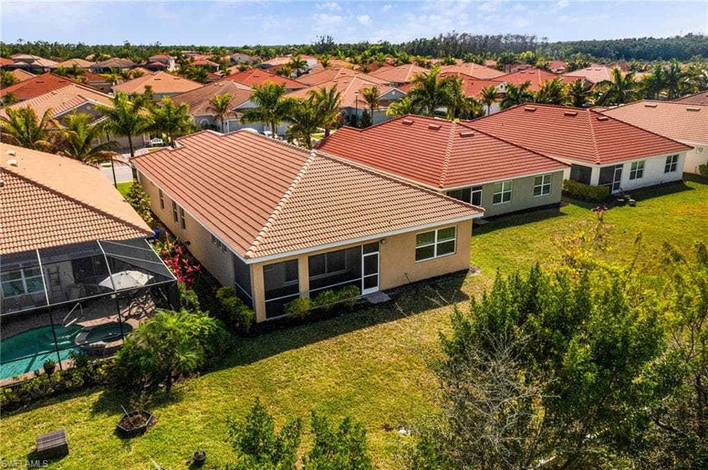 3028 Royal Gardens AVE-44