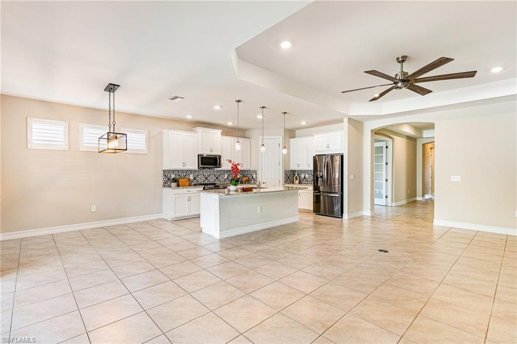 3028 Royal Gardens AVE-35