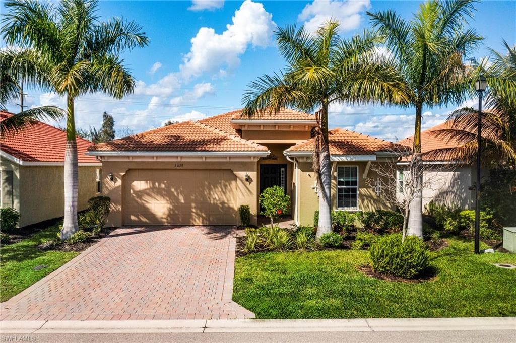 3028 Royal Gardens AVE-39
