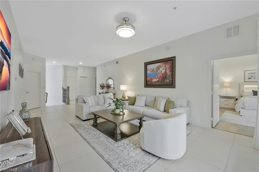 9210 Belleza WAY 204-7