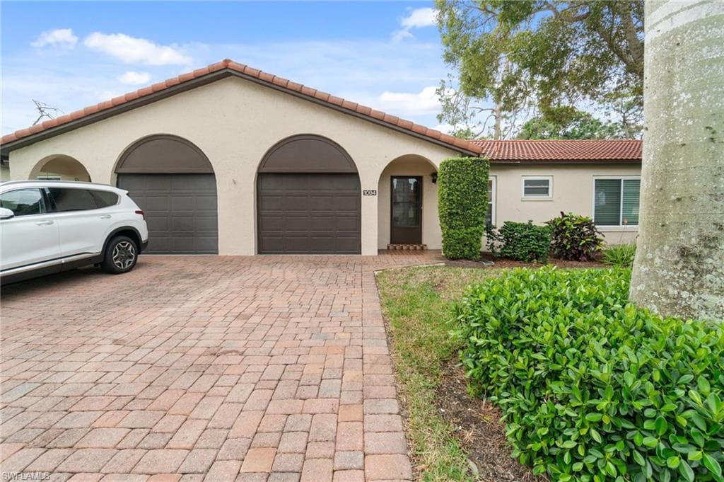 1094 Forest Lakes DR-3