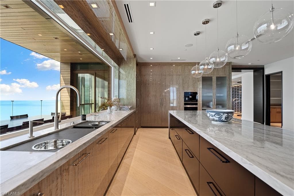 81 Seagate DR PH20-31