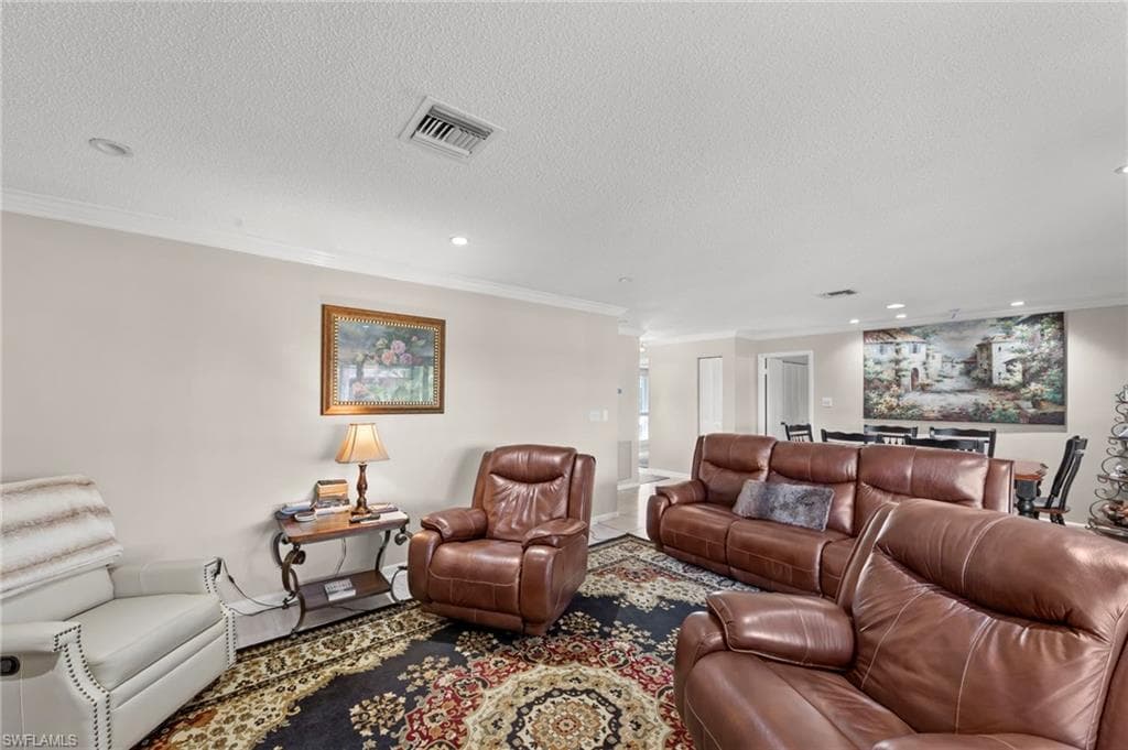 84 Glades BLVD 2-6