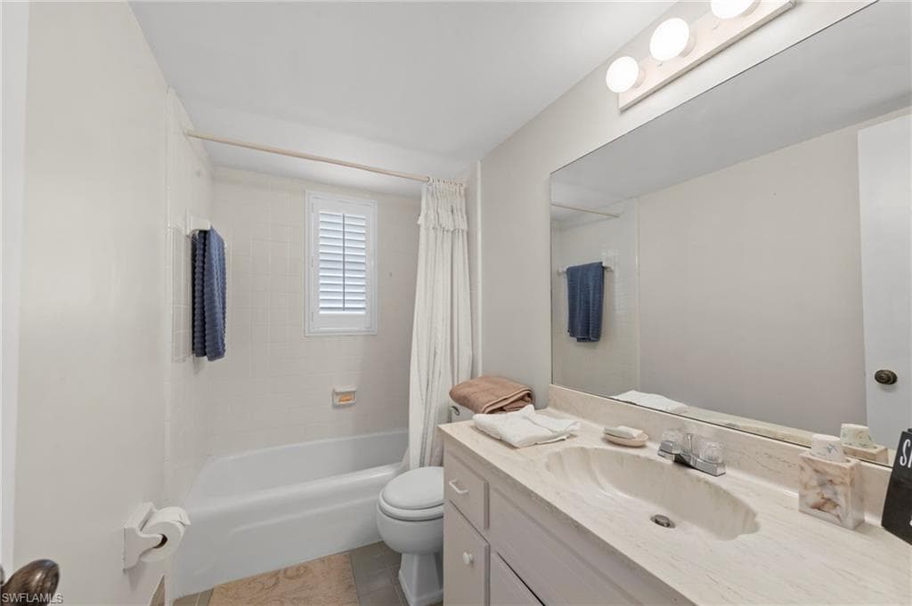 84 Glades BLVD 2-20