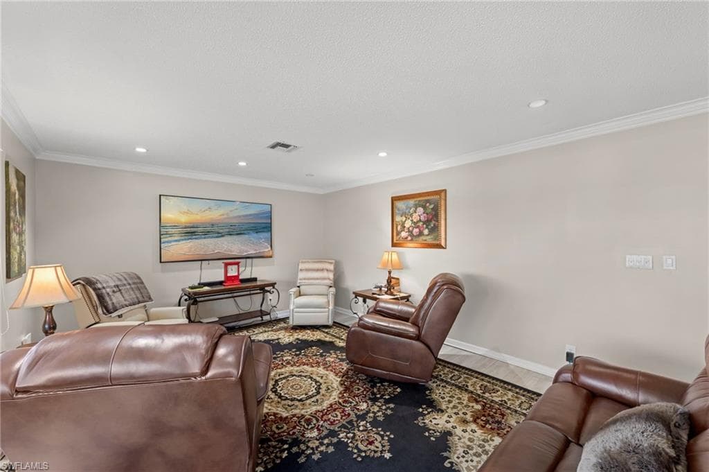 84 Glades BLVD 2-9