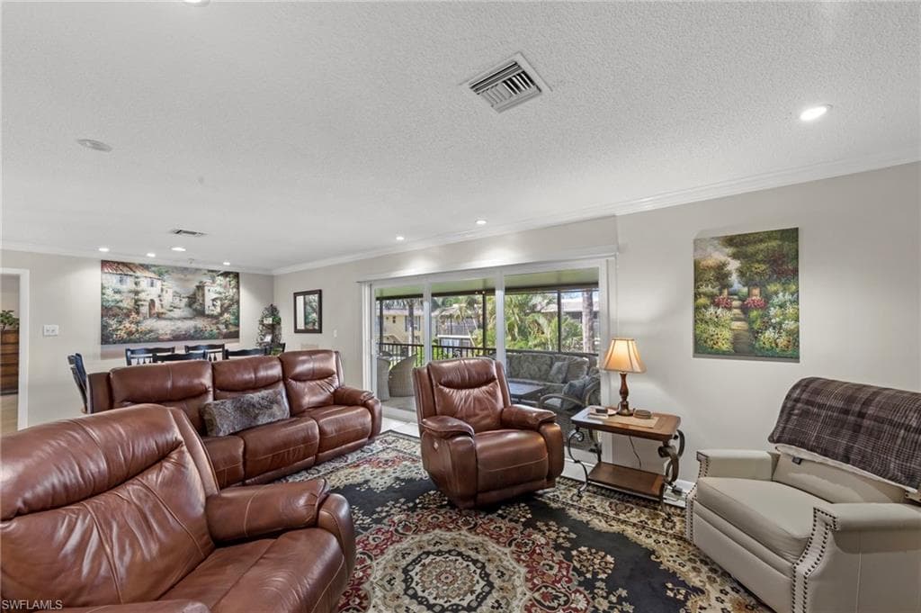 84 Glades BLVD 2-8