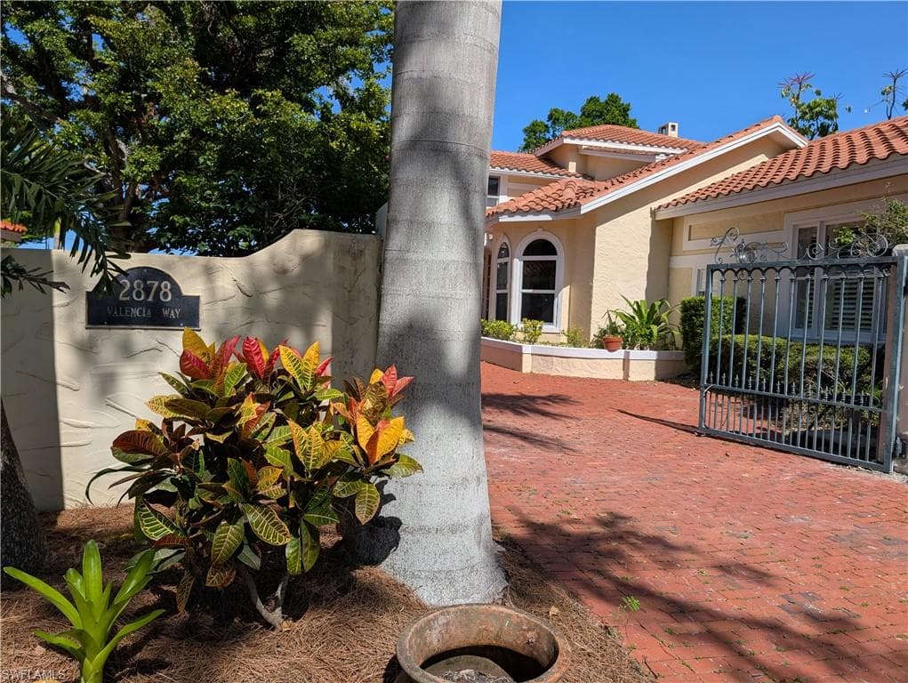 2878 Valencia WAY-2