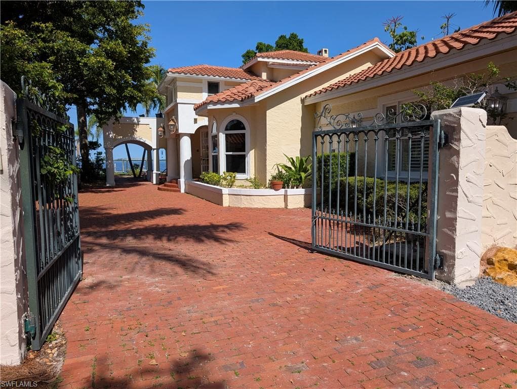 2878 Valencia WAY-3