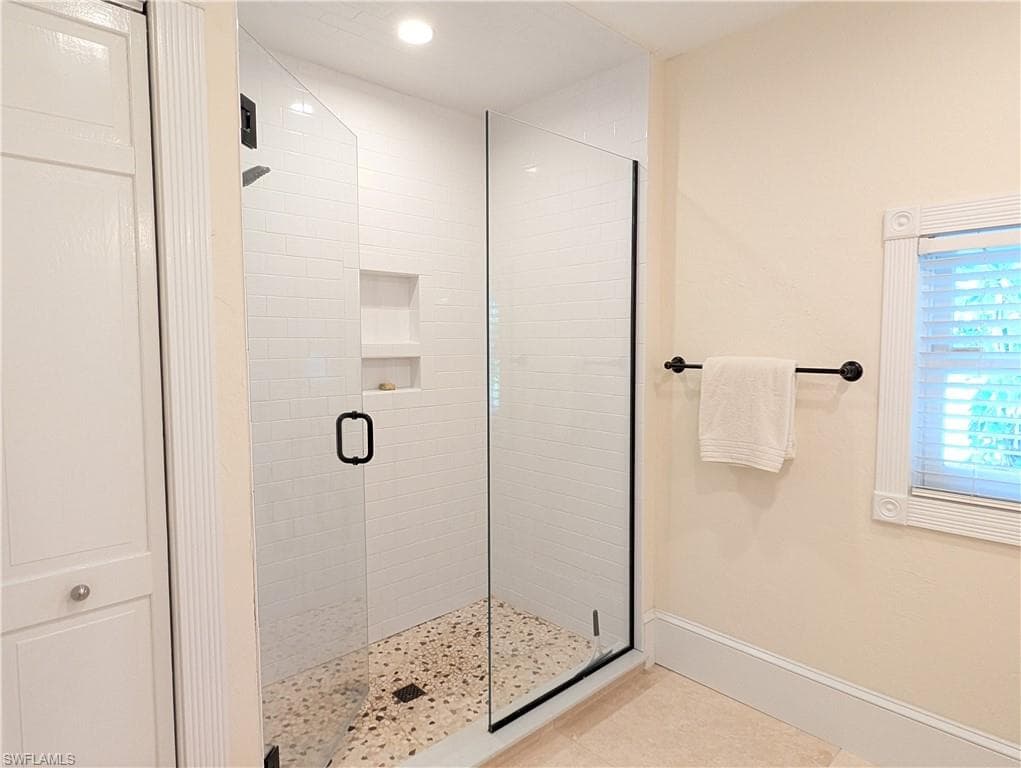 2878 Valencia WAY-15