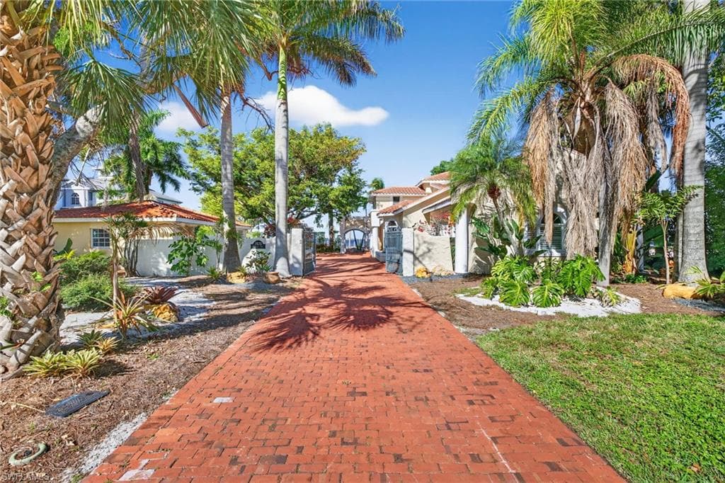 2878 Valencia WAY-43