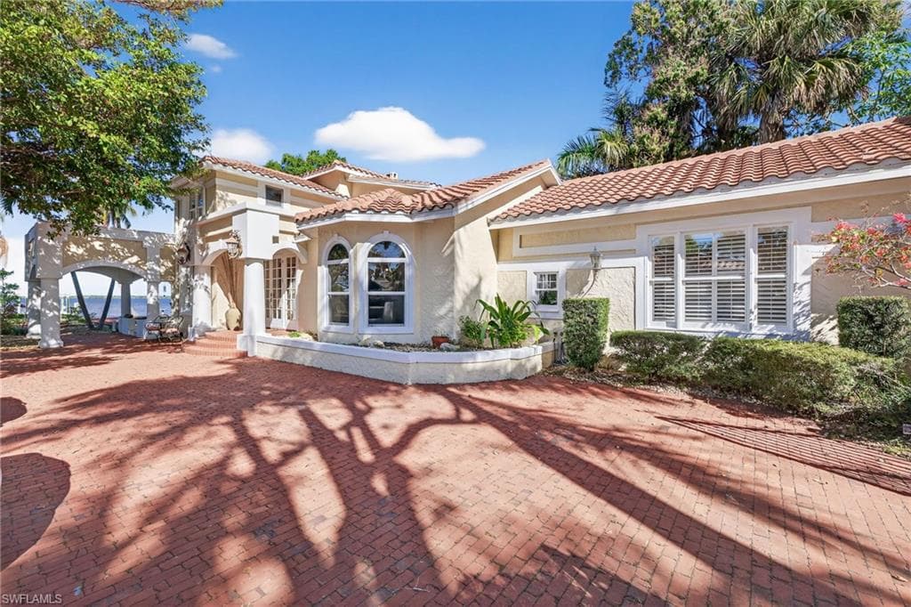 2878 Valencia WAY-1