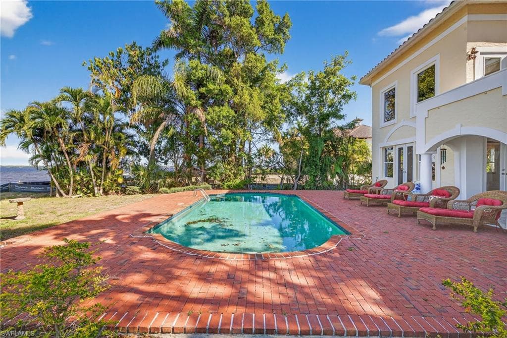 2878 Valencia WAY-38