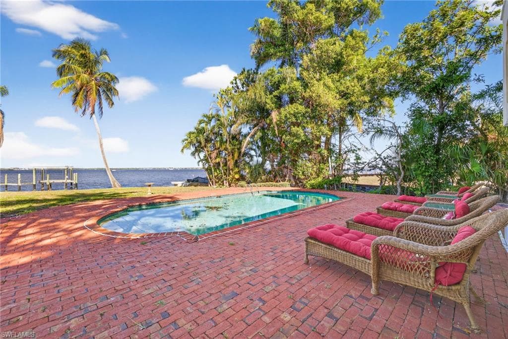 2878 Valencia WAY-40