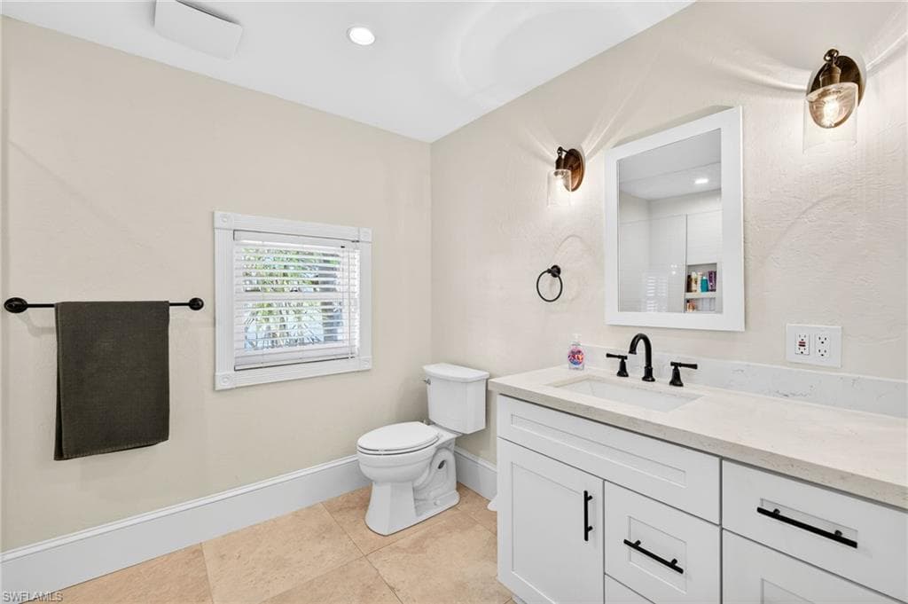 2878 Valencia WAY-29