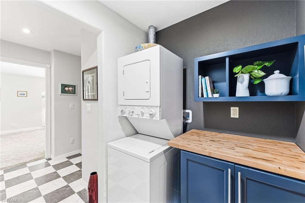 1377 Coconut DR-33