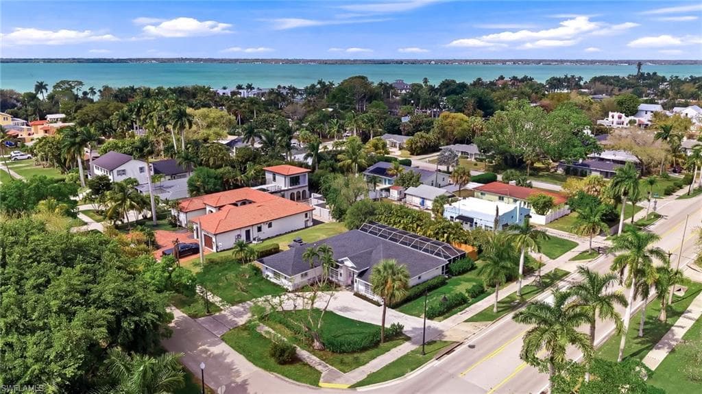 1377 Coconut DR-45