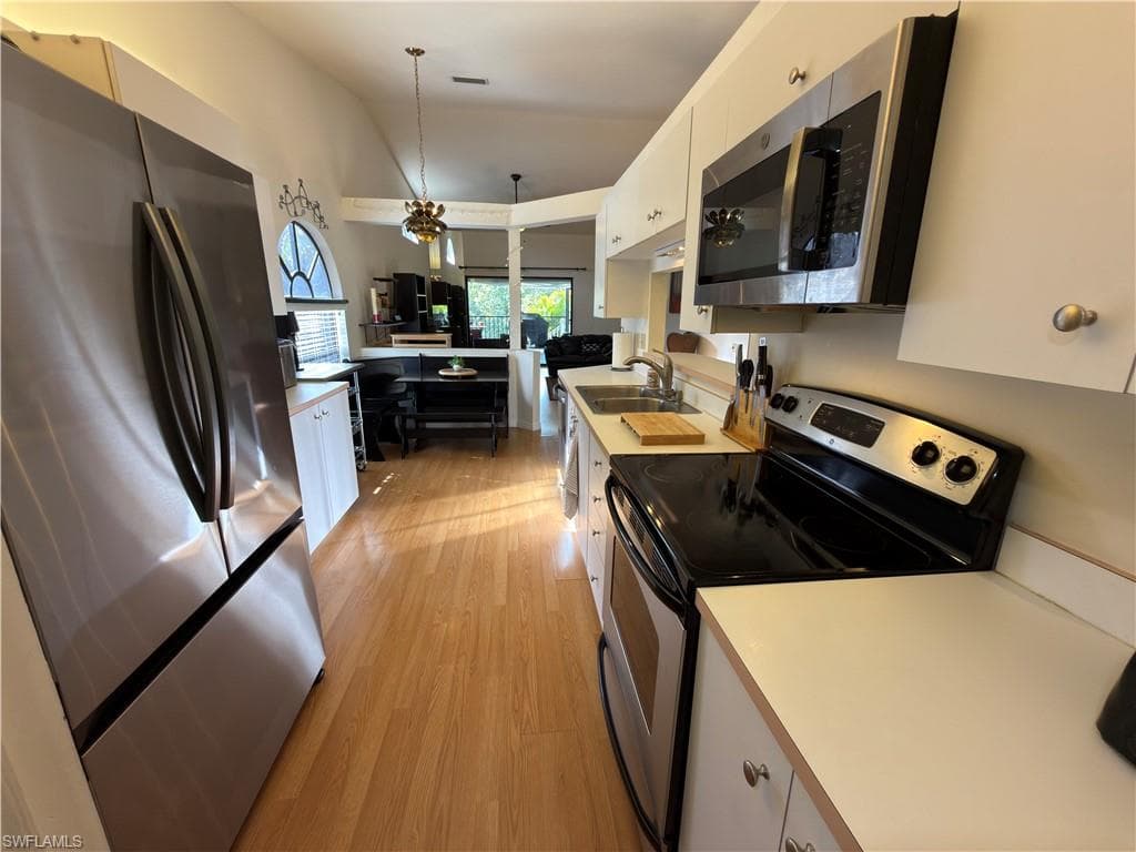 6641 Rolland CT-6