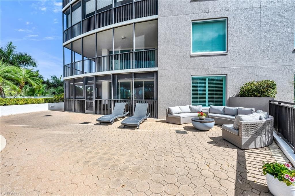 455 Cove Tower DR 304-18