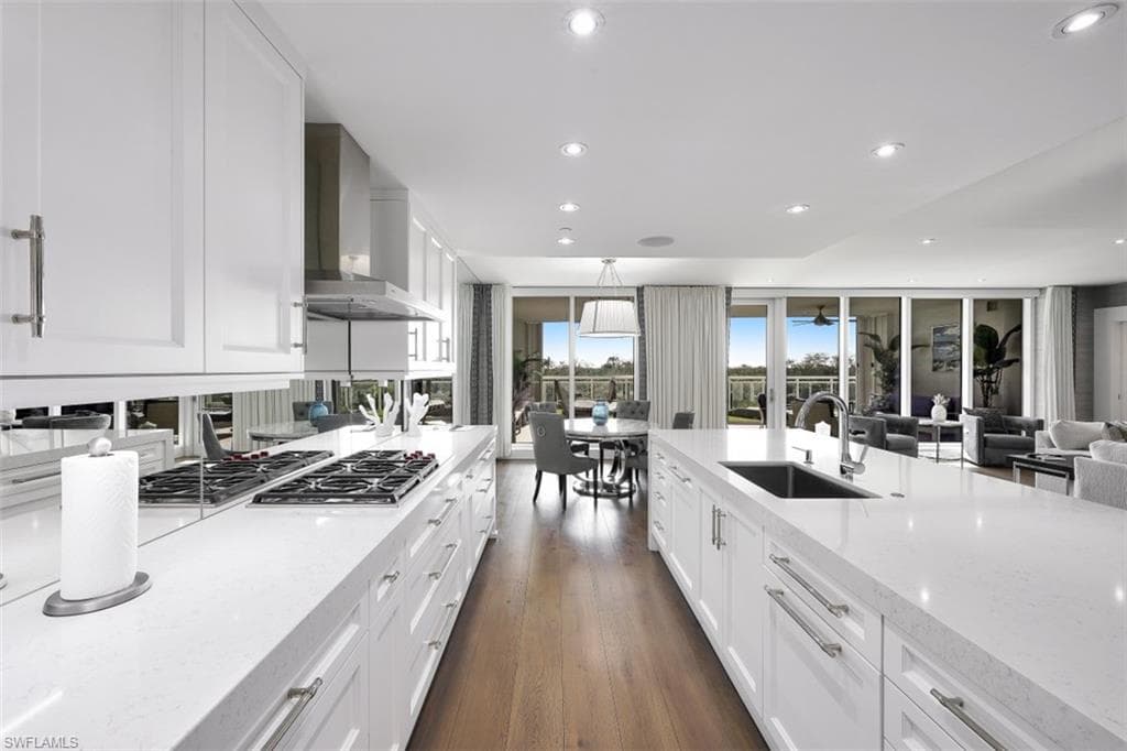 13915 Old Coast RD 305-7