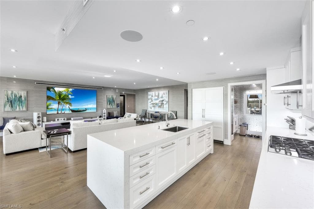 13915 Old Coast RD 305-4