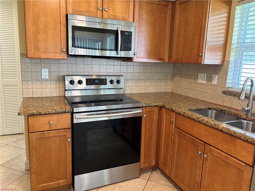 5652 Eichen CIR E-18