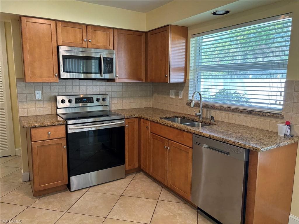5652 Eichen CIR E-21