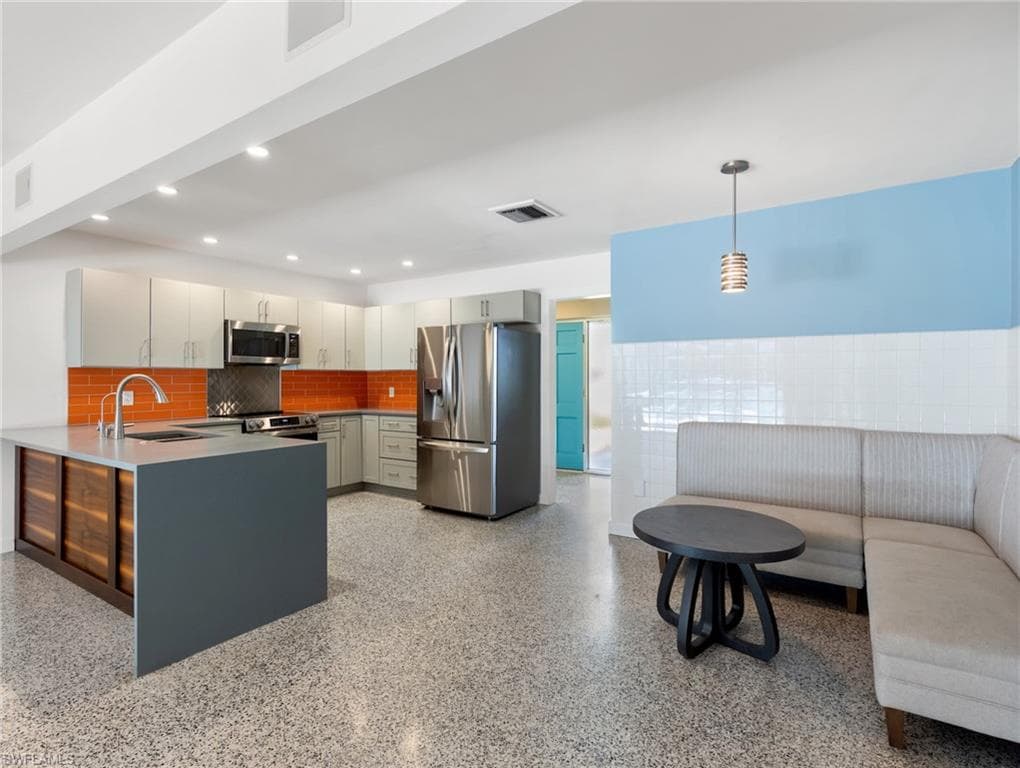 3517 Stuart CT-6