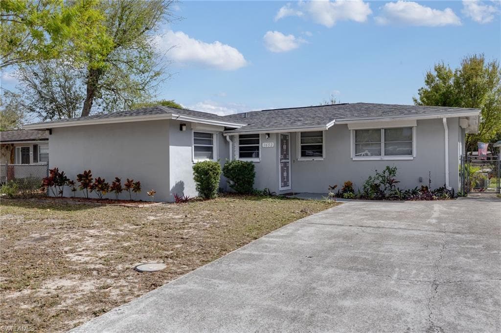 1652 Jamestown CT-1
