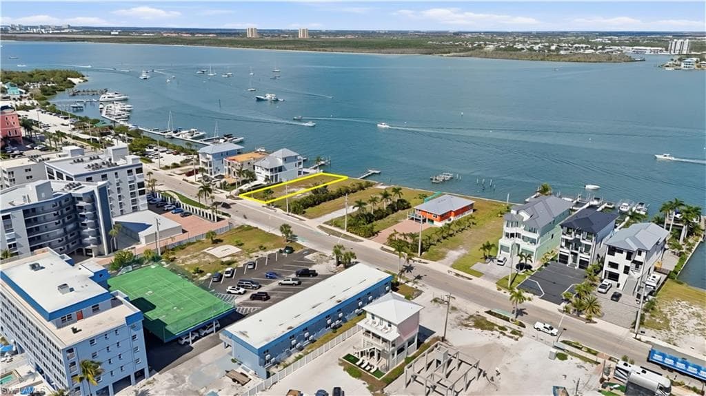 355 Estero BLVD-15