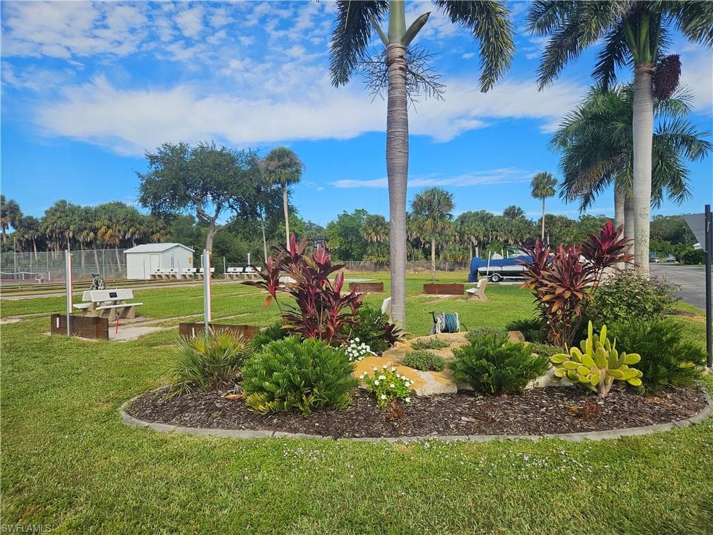 12 Aquamarine AVE 12Q-37