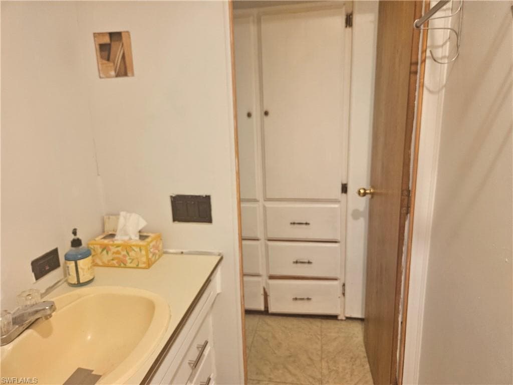12 Aquamarine AVE 12Q-44