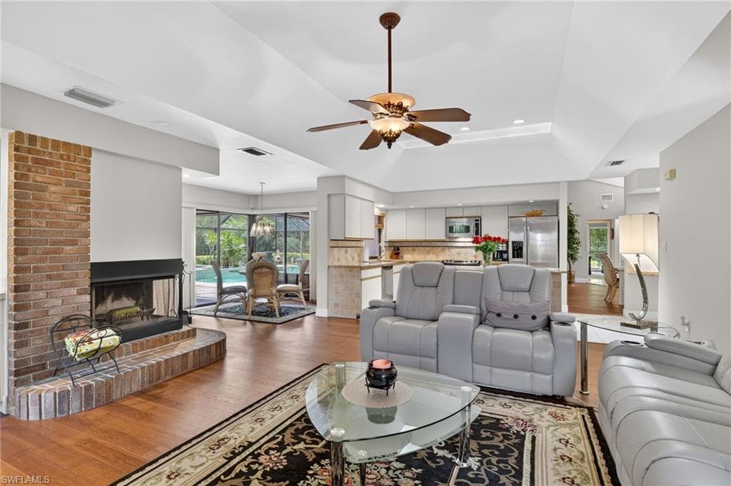 812 Pine Creek LN-27