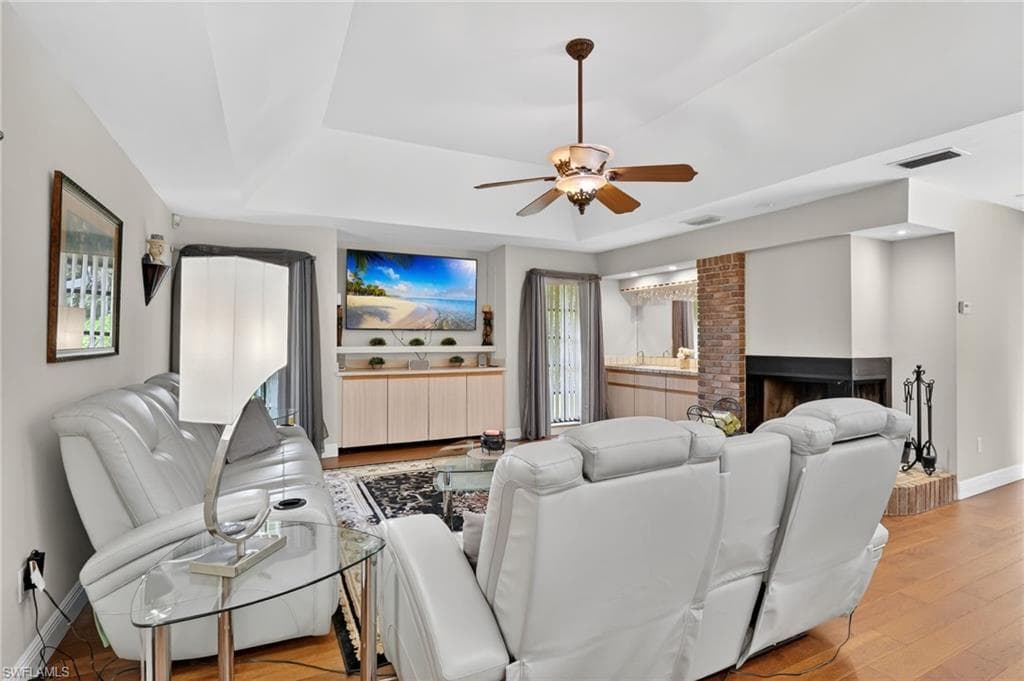 812 Pine Creek LN-26