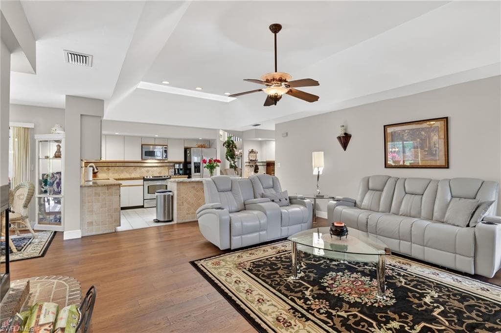 812 Pine Creek LN-5