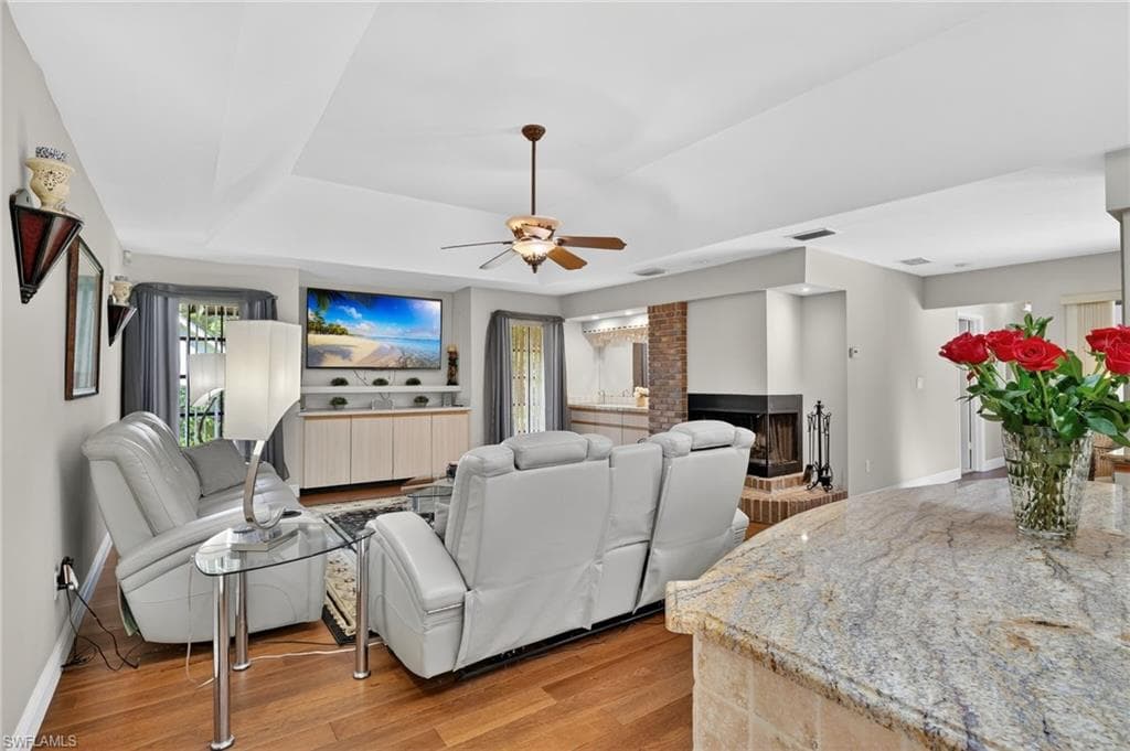 812 Pine Creek LN-25