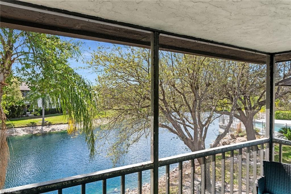 5245 Treetops DR-17