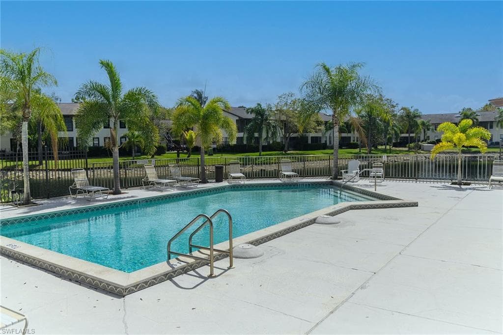 5245 Treetops DR-18