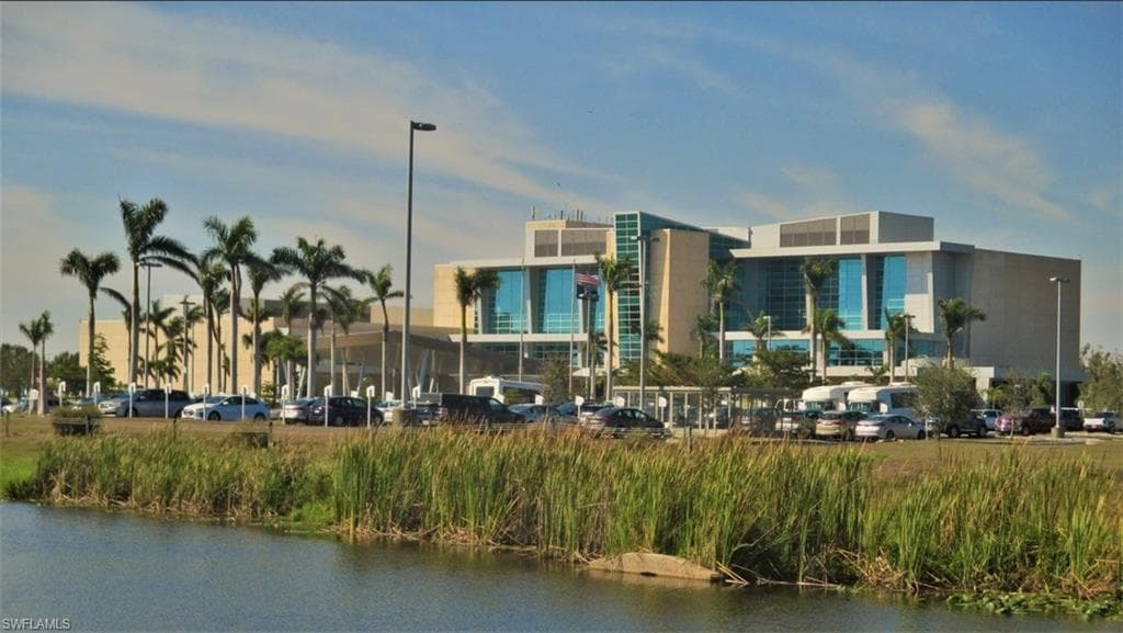6 Fountain View BLVD-6