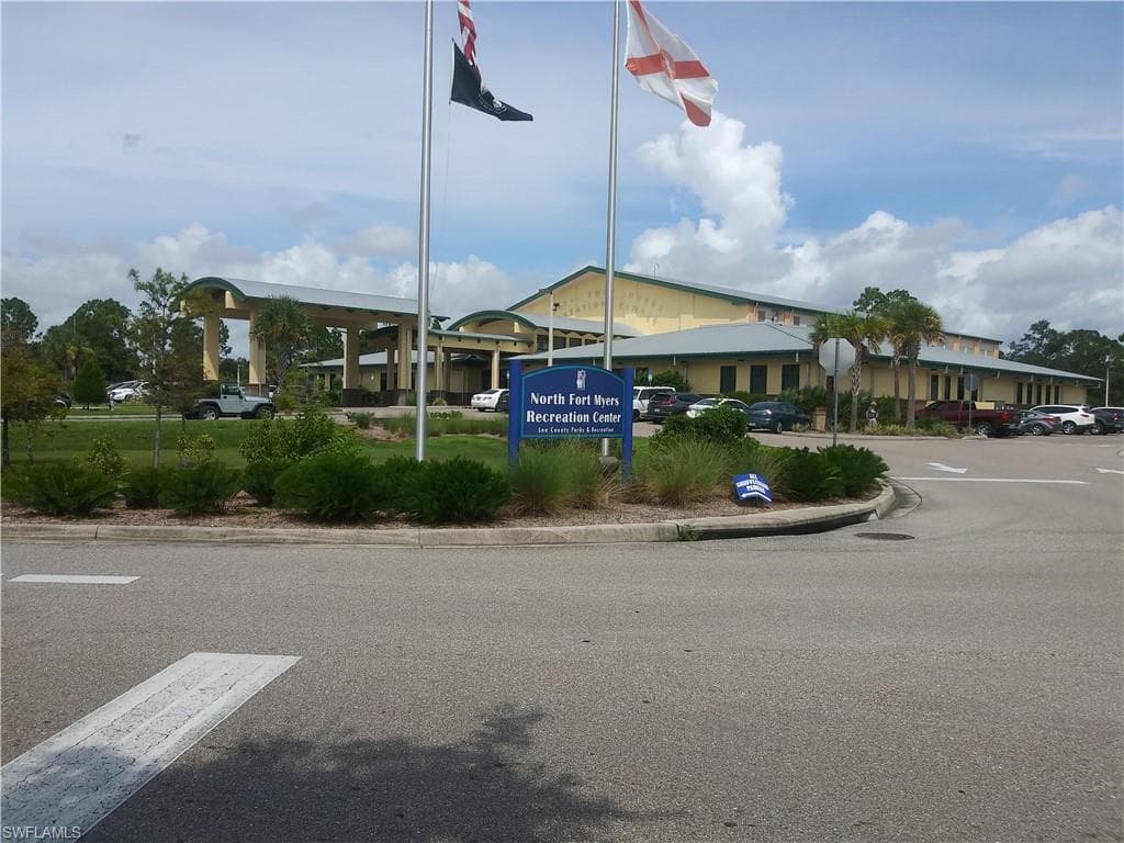 6 Fountain View BLVD-7