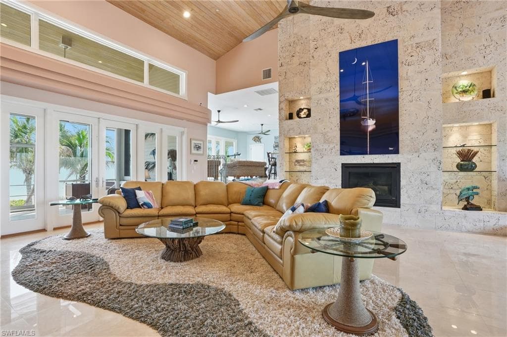 211 Kingfisher DR-12